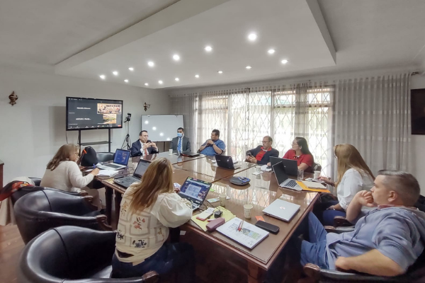 El Programa de Egresados de la Universidad Distrital, coordinador del comité gestor de la RED SEIS, participa en la Asamblea de la Red RENACE