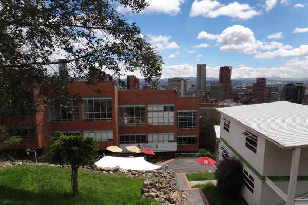 Sede de Biblioteca Comandante Camilo Torres de la Facultad de Ciencias y Educación