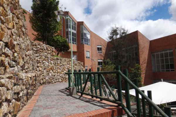 Sede de Biblioteca Comandante Camilo Torres de la Facultad de Ciencias y Educación